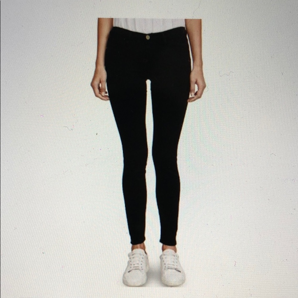 Frame Skinny Jeans in Black